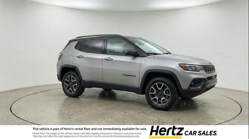 Silver Zynith Metallic Clearcoat 2025 Jeep Compass Trailhawk