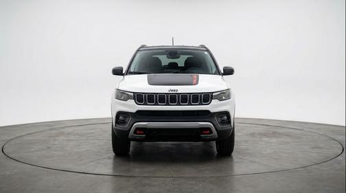 Bright White Clearcoat 2025 Jeep Compass Trailhawk