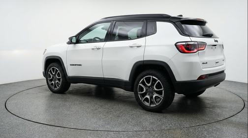 Bright White Clearcoat 2025 Jeep Compass Trailhawk