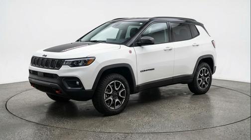 Bright White Clearcoat 2025 Jeep Compass Trailhawk