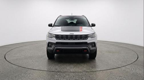 Silver Zynith Metallic Clearcoat 2025 Jeep Compass Trailhawk