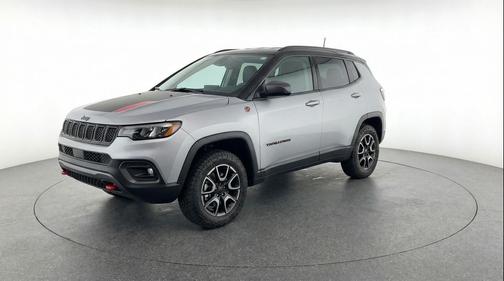 Silver Zynith Metallic Clearcoat 2025 Jeep Compass Trailhawk