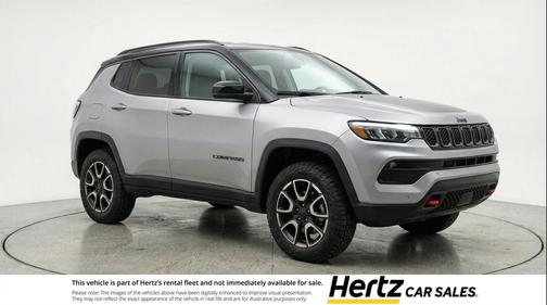 Silver Zynith Metallic Clearcoat 2025 Jeep Compass Trailhawk
