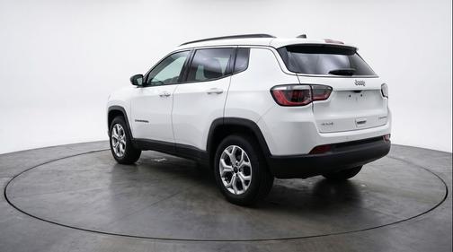 Bright White Clearcoat 2025 Jeep Compass Latitude