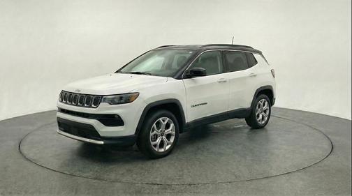 Bright White Clearcoat 2025 Jeep Compass Latitude