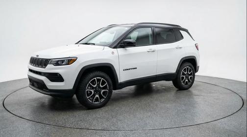 Bright White Clearcoat 2025 Jeep Compass Trailhawk