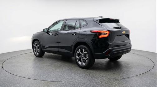 Mosaic Black Metallic 2025 Chevrolet Trax LT