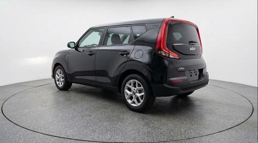 Fusion Black 2025 Kia Soul LX