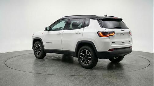Bright White Clearcoat 2025 Jeep Compass Trailhawk