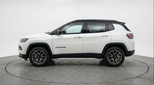 Bright White Clearcoat 2025 Jeep Compass Trailhawk