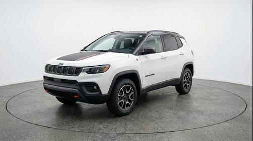 Bright White Clearcoat 2025 Jeep Compass Trailhawk