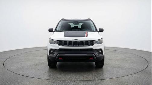 Bright White Clearcoat 2025 Jeep Compass Trailhawk