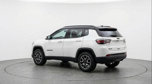 Bright White Clearcoat 2025 Jeep Compass Trailhawk