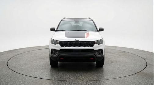 Bright White Clearcoat 2025 Jeep Compass Trailhawk