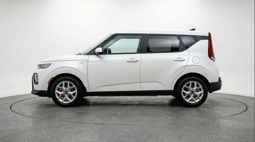 Snow White Pearl 2025 Kia Soul LX