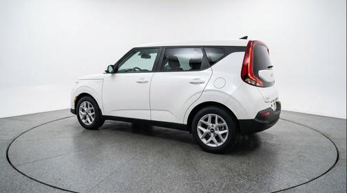Snow White Pearl 2025 Kia Soul LX