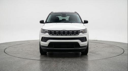 Bright White Clearcoat 2025 Jeep Compass Latitude