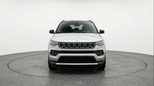 Silver Zynith Metallic Clearcoat 2025 Jeep Compass Limited