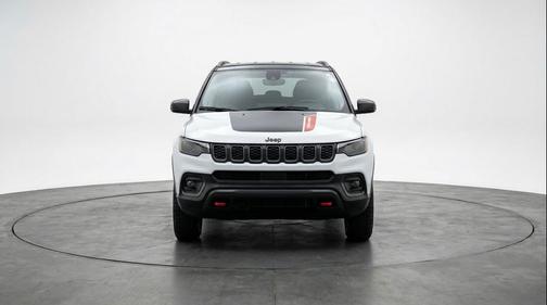 Bright White Clearcoat 2025 Jeep Compass Trailhawk