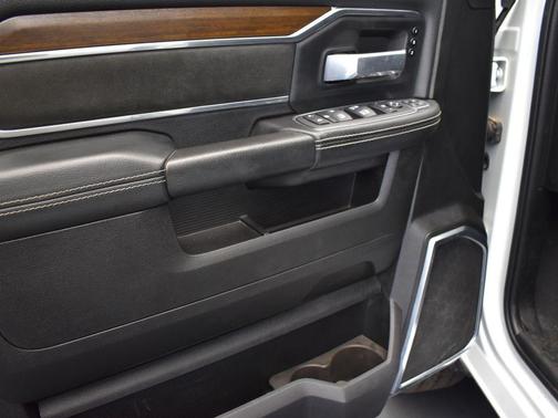 2024 RAM 2500 Laramie Crew Cab 4x4 6'4' Box