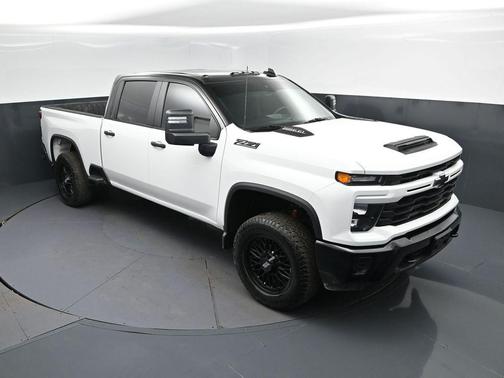 Summit White 2025 Chevrolet Silverado 2500 Custom