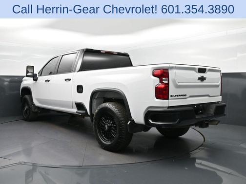 Summit White 2025 Chevrolet Silverado 2500 Custom