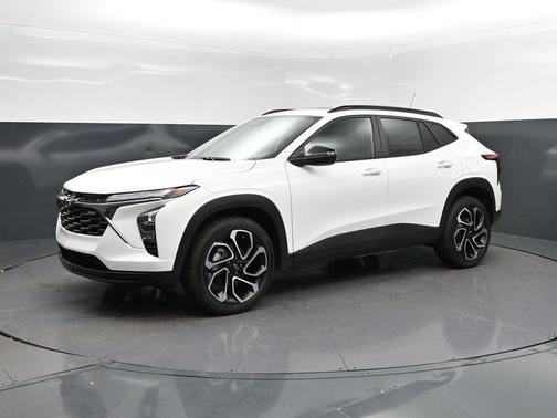 Summit White 2026 Chevrolet Trax FWD 2RS