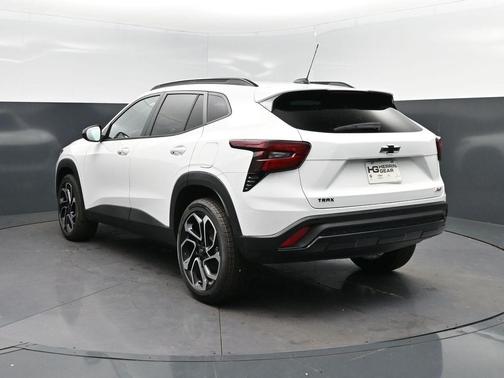 Summit White 2026 Chevrolet Trax FWD 2RS