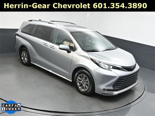 2023 Toyota Sienna XLE 8 Passenger