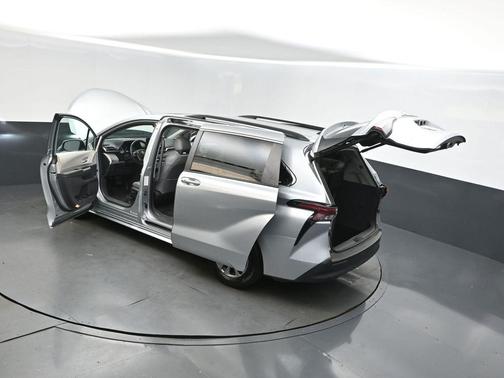 2023 Toyota Sienna XLE 8 Passenger