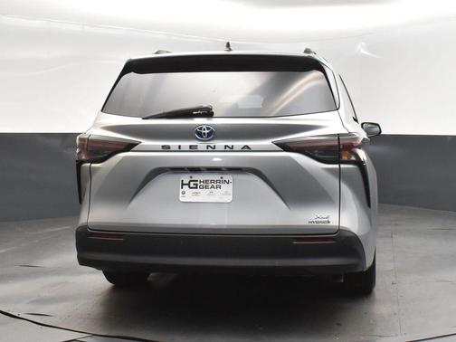2023 Toyota Sienna XLE 8 Passenger