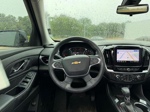 Iridescent Pearl Tricoat 2021 Chevrolet Traverse Premier