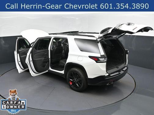 Iridescent Pearl Tricoat 2021 Chevrolet Traverse Premier