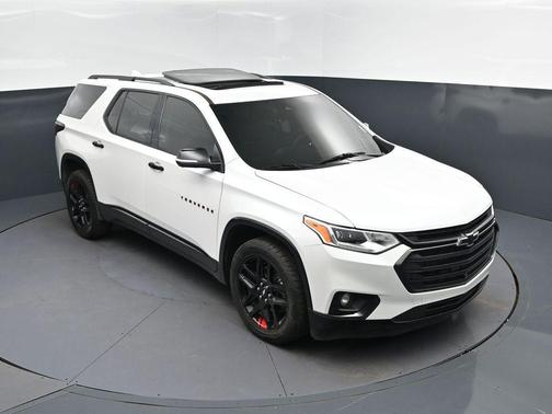 Iridescent Pearl Tricoat 2021 Chevrolet Traverse Premier