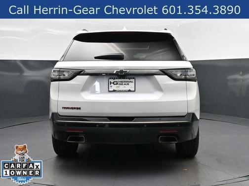 Iridescent Pearl Tricoat 2021 Chevrolet Traverse Premier