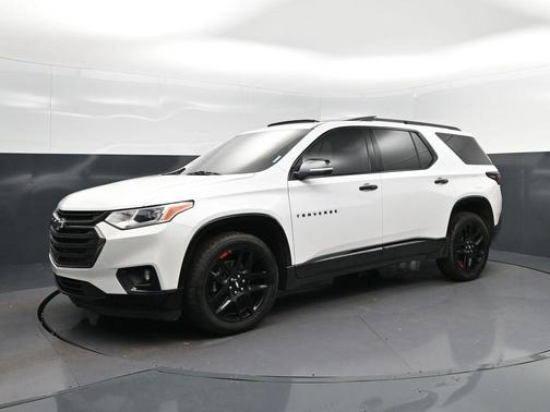 Iridescent Pearl Tricoat 2021 Chevrolet Traverse Premier