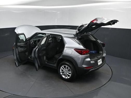 Sterling 2026 Chevrolet Trailblazer LS