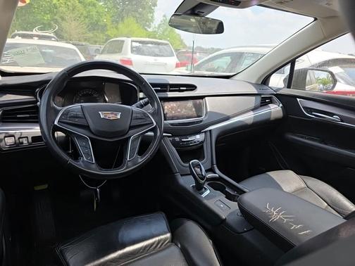 Black Metallic 2019 Cadillac XT5 Luxury