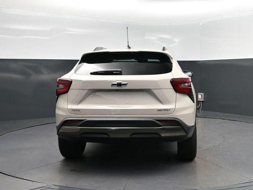 Summit White 2026 Chevrolet Trax FWD ACTIV