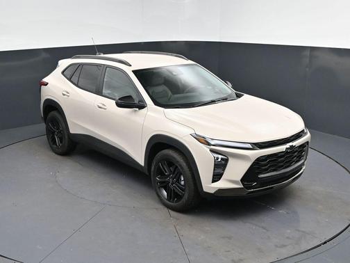 Summit White 2026 Chevrolet Trax FWD ACTIV