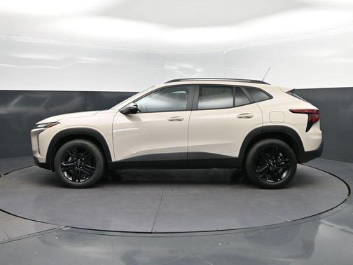Summit White 2026 Chevrolet Trax FWD ACTIV