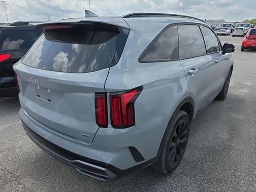 Wolf Gray 2023 Kia Sorento SX