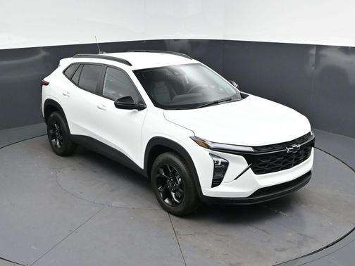 Summit White 2026 Chevrolet Trax LT