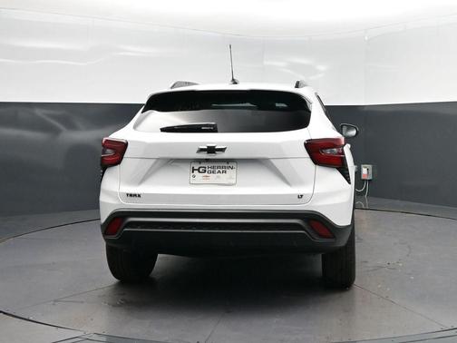 Summit White 2026 Chevrolet Trax LT