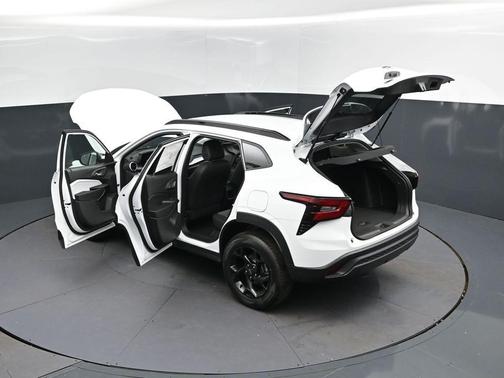 Summit White 2026 Chevrolet Trax LT