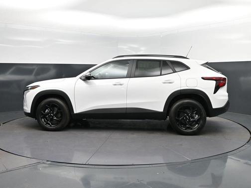 Summit White 2026 Chevrolet Trax LT
