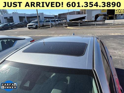 2022 Toyota Camry Hybrid XLE