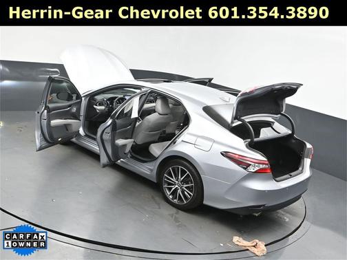 2022 Toyota Camry Hybrid XLE