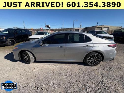 2022 Toyota Camry Hybrid XLE