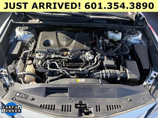 2022 Toyota Camry Hybrid XLE